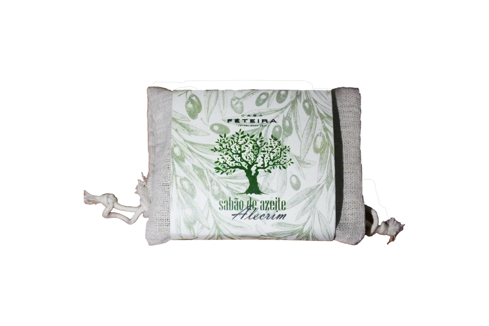 Savon parfumé à l'huile d'olive dans un sac cadeau en tissu